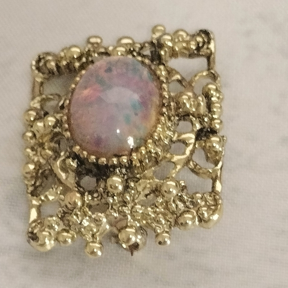 Elegant Vintage Pink Fire Opal Brooch Pin Gold Tone Filigree 1" - Picture 5 of 9